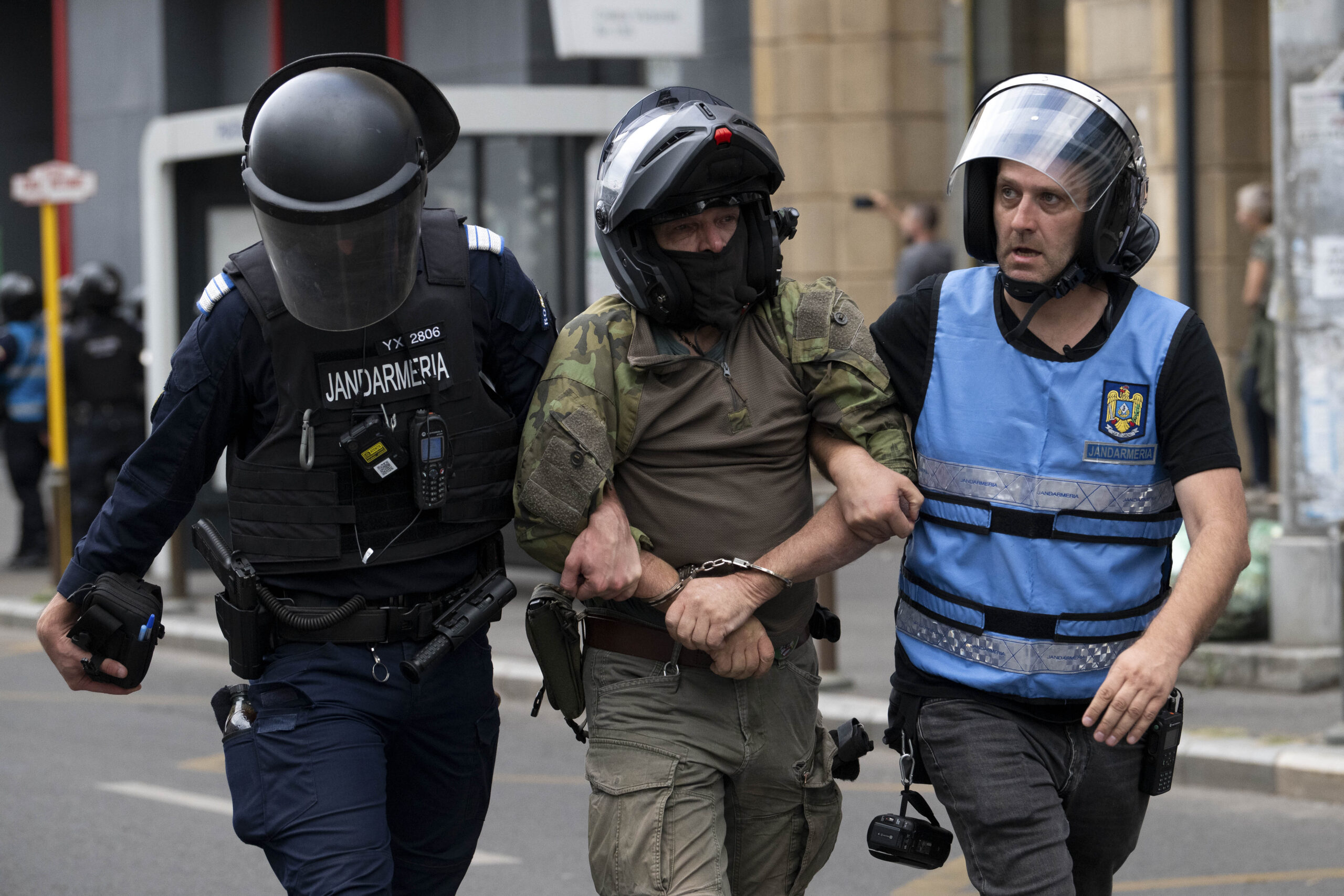 Jandarmeria Capitalei cere imagini video pentru identificarea agresorilor din Piața Victoriei