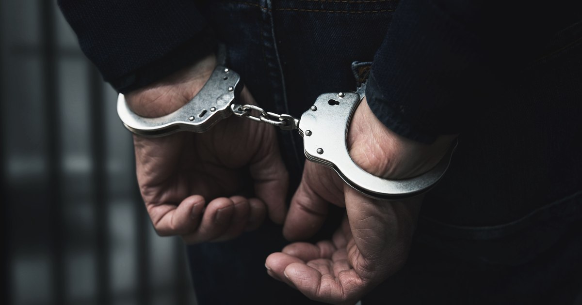 Fost angajat al Inspectoratului Școlar Gorj, arestat pentru pornografie infantilă și coruperea minorilor