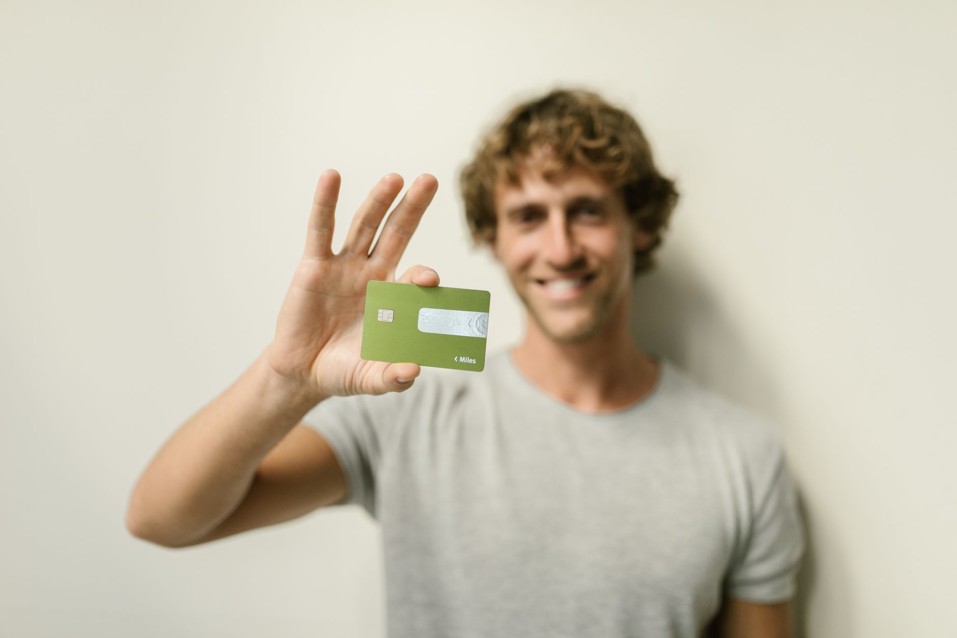 Peste 2,7 milioane de români au adoptat noua carte electronică de identitate