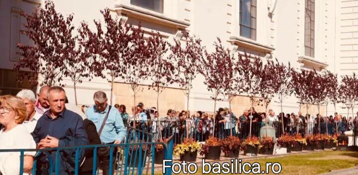 Mii de pelerini la Iași pentru moaștele Sfintei Cuvioase Parascheva. Sute de persoane au avut nevoie de ajutor medical