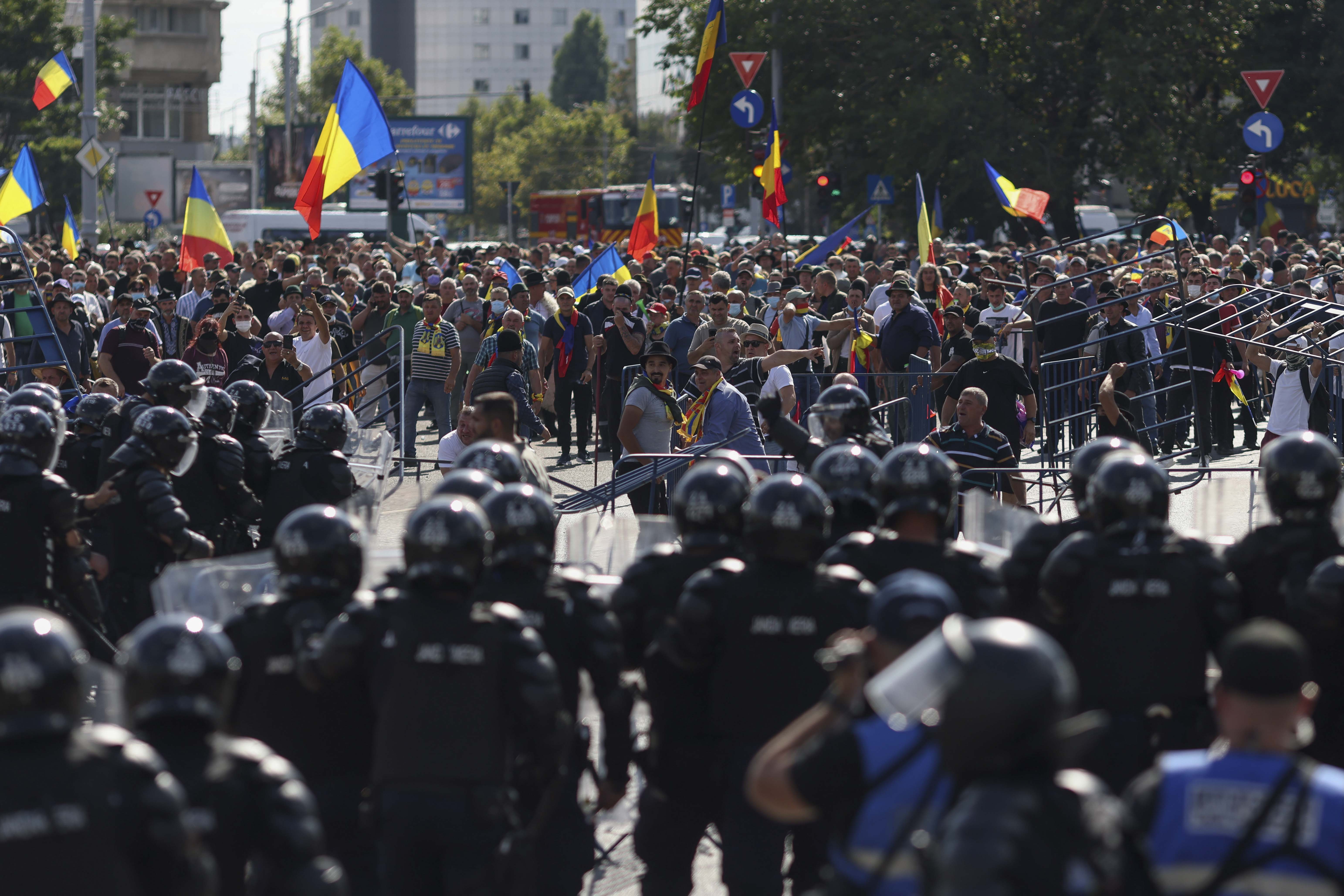 Bilanțul protestelor din Piața Victoriei: 6 rețineri și amenzi de 46.000 de lei pentru încălcări ale legii