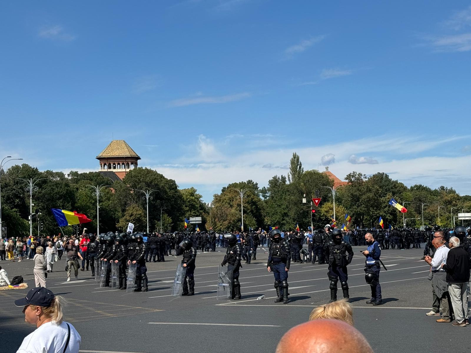 Șase persoane reținute după violențele din Piața Victoriei de marți. Autoritățile continuă investigațiile