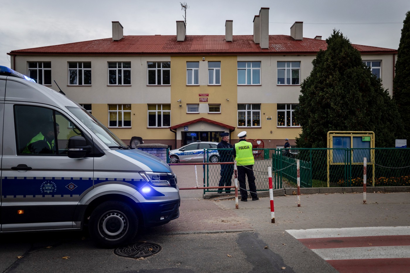 Zeci de arestări în Polonia după două atacuri violente cu cuțitul în școli