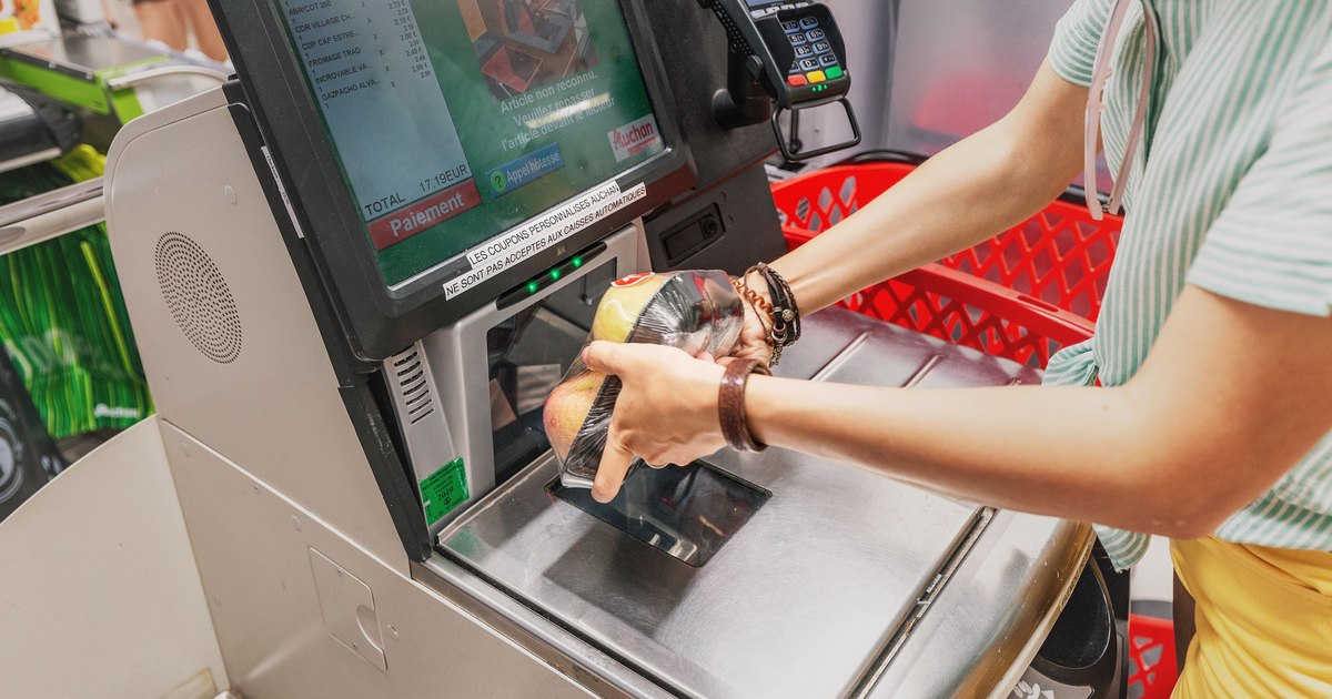 Concediată după 15 ani de muncă pentru un cupon de 8,83 euro. Ce despăgubiri va primi angajata