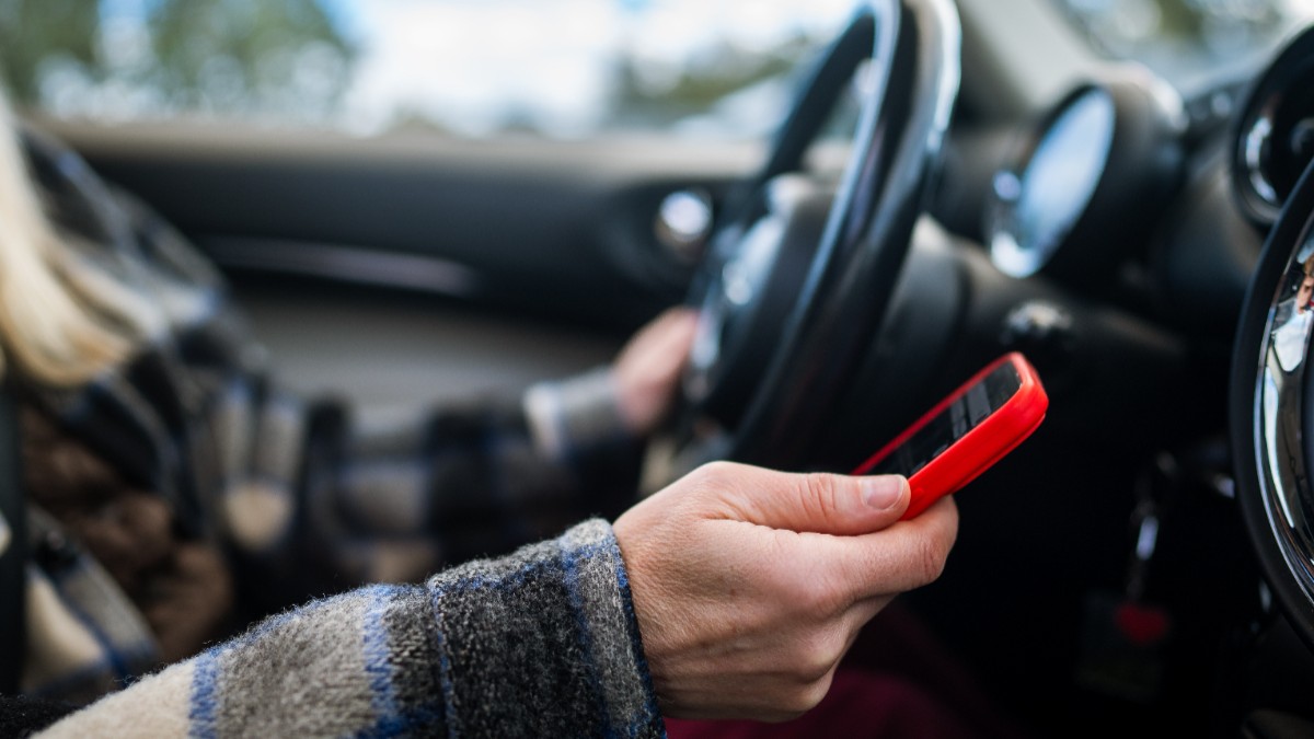 Olandezii folosesc un autocar pentru a prinde șoferii care stau la telefon pe autostrăzi