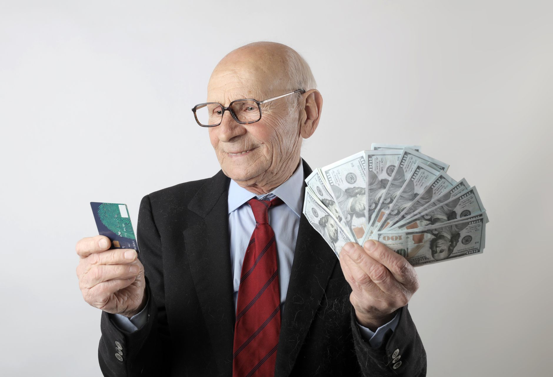 Noutăți privind ajutoarele pentru pensionari în 2026: cine va primi suma de 500 de lei