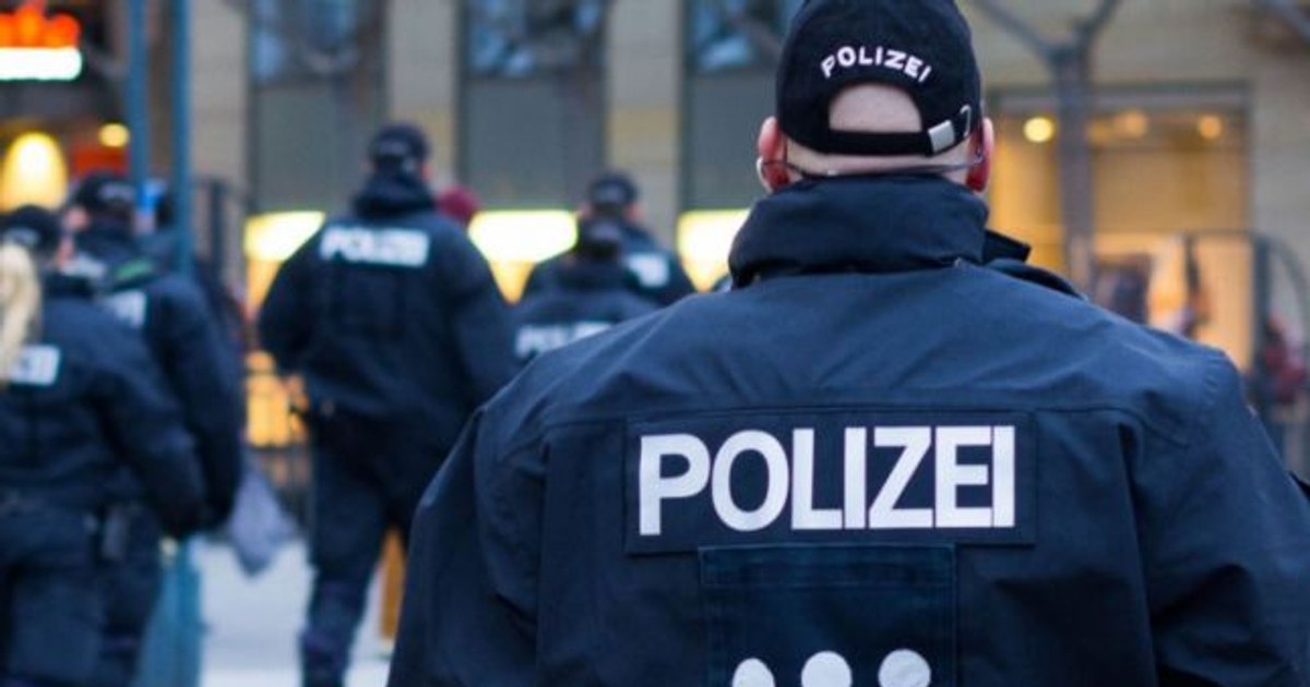 Grupare de români care a spart zeci de locuințe în Germania: banii au fost folosiți pentru mașini de lux și case în România
