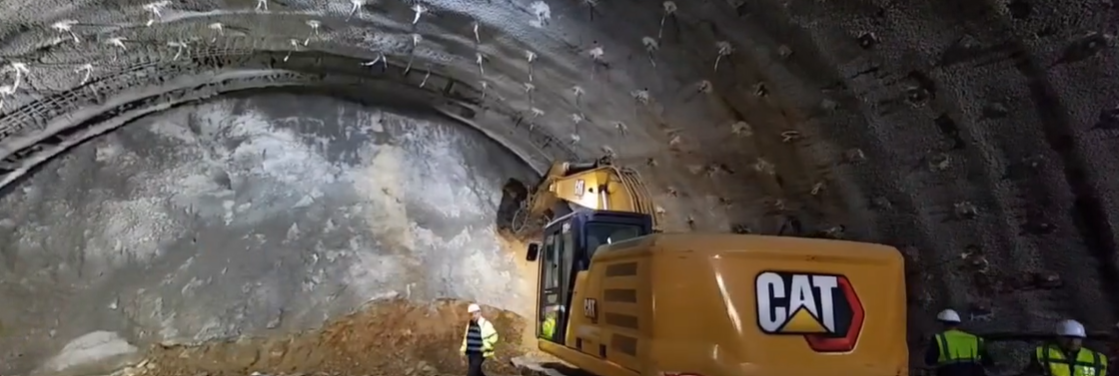 Autostrada Sibiu-Pitești: A fost finalizată străpunerea celei de-a doua galerii a tunelului Boița 1