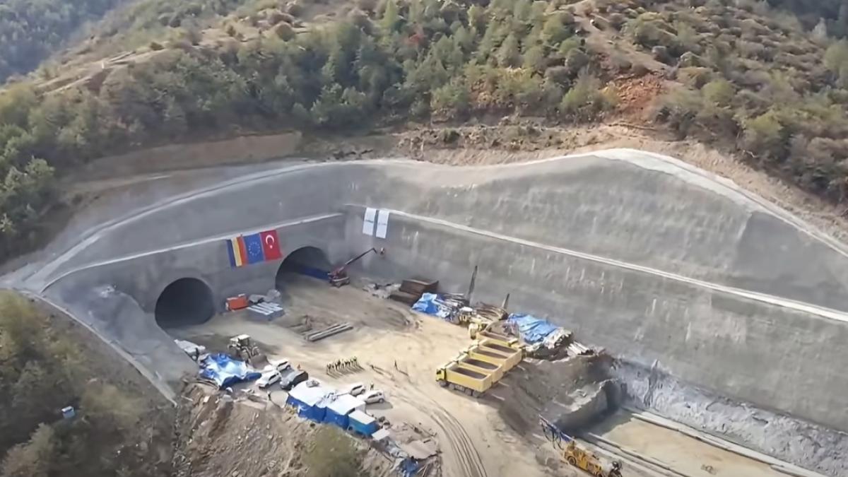 Tunelul Boița 1 a fost străpuns complet pe Autostrada Sibiu – Pitești