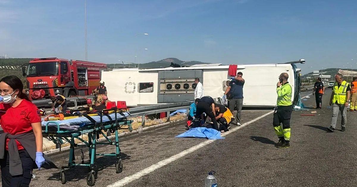 Tragedie în Turcia: Cel puțin 11 persoane au murit după coliziunea dintre un autocar și un camion