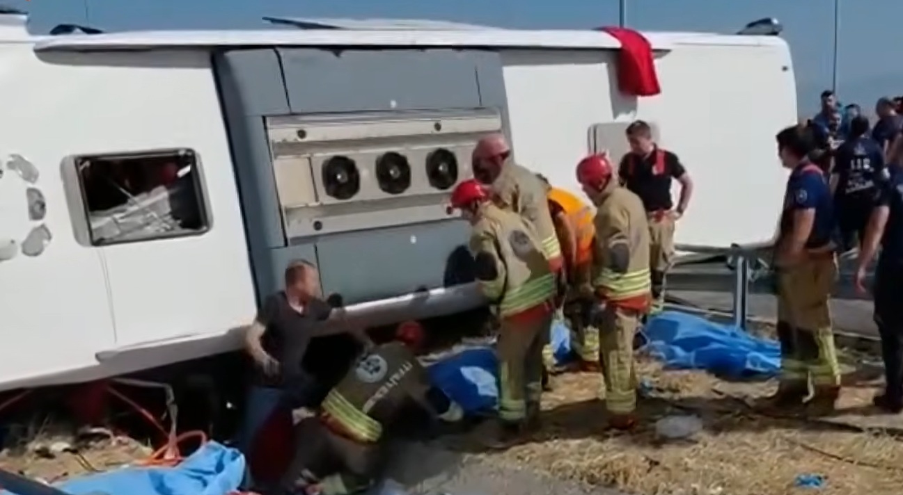 Tragedie în Turcia: 11 persoane au murit în urma unei coliziuni între un autocar și un camion