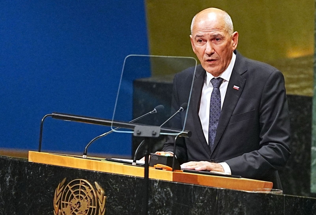 Slovenii au respins la referendum propunerea de reformă a guvernului lui Janez Jansa