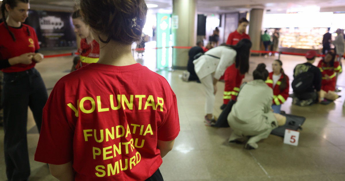Bucureștenii învață tehnici de prim ajutor în cadrul programului Salvatorii de Vieți
