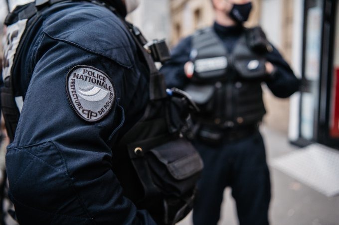 Atac cu armă de foc într-o școală din Franța: un adolescent a împușcat un director și o profesoară