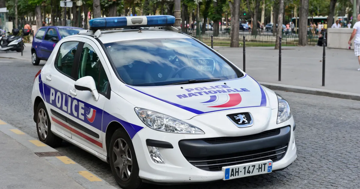 Atac armat într-o școală din Franța: un elev de 14 ani a împușcat directorul și o profesoară