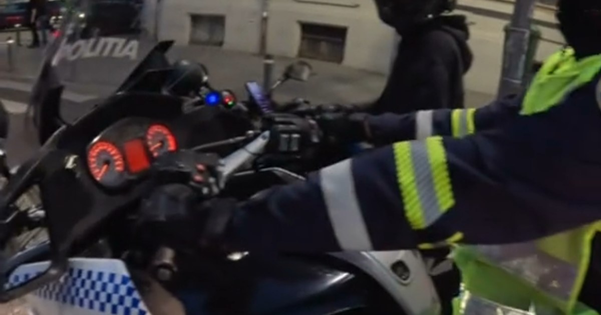 Controverse după modul în care un polițist a oprit doi motocicliști în plin trafic