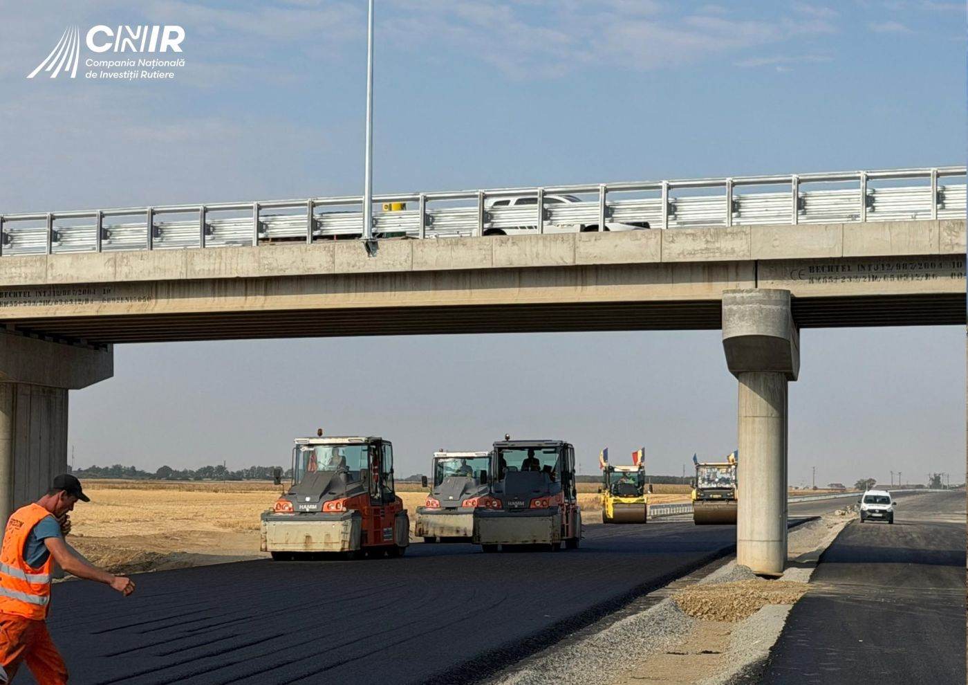 Lucrările la autostrada A8 avansează pe lotul Joseni-Ditrău: peste 320 de lucrători și 245 de utilaje pe șantier