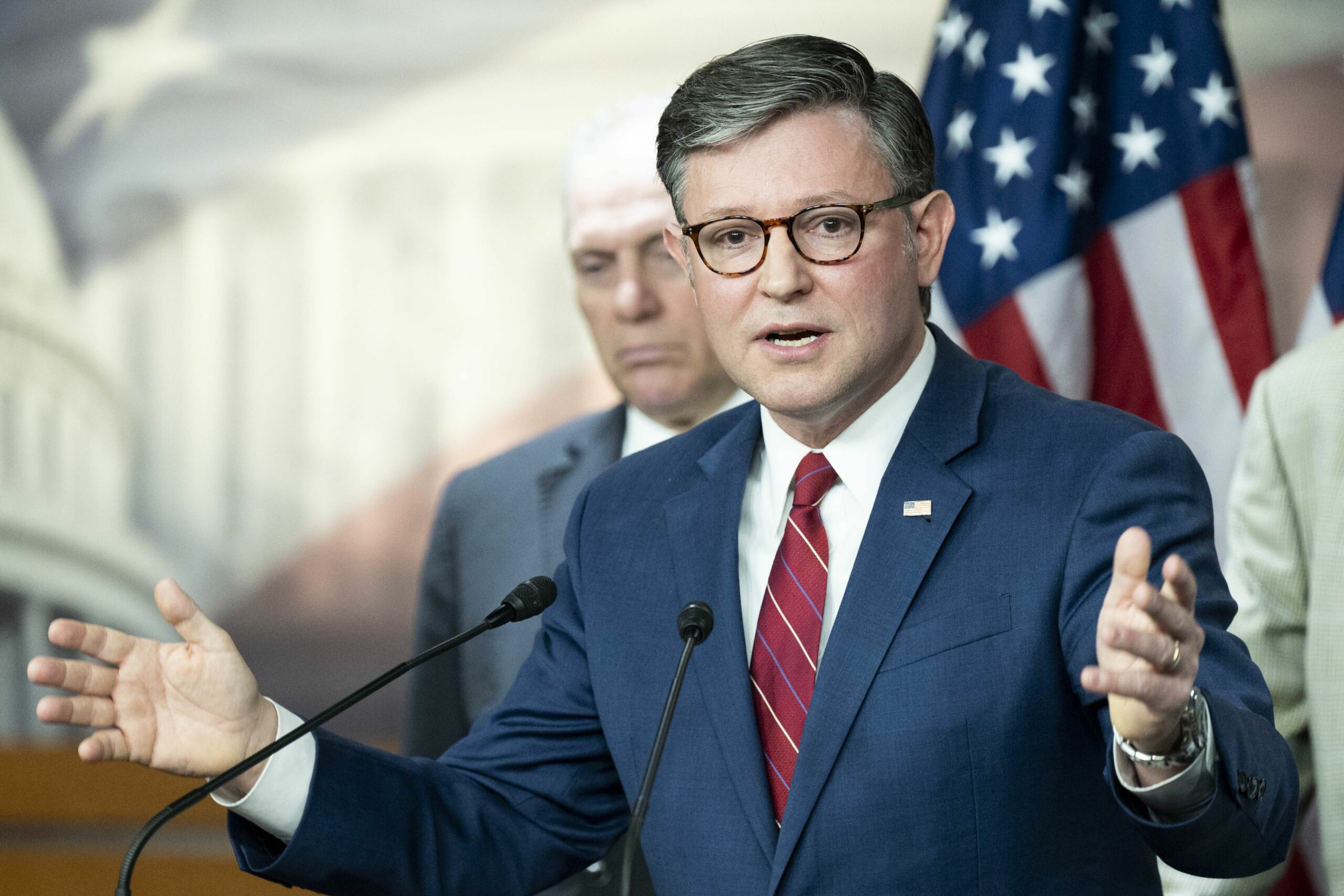 Mike Johnson avertizează: pierderea majorității în Congres va declanșa un război juridic pentru Trump