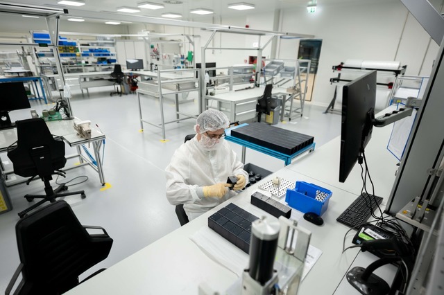 Fabrica VAT din Arad se extinde: de la componente la produse finite pentru industria semiconductorilor