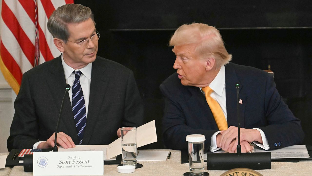 Planul lui Donald Trump de a plăti 5.000 de dolari cetățenilor americani este în analiza Ministerului Finanțelor