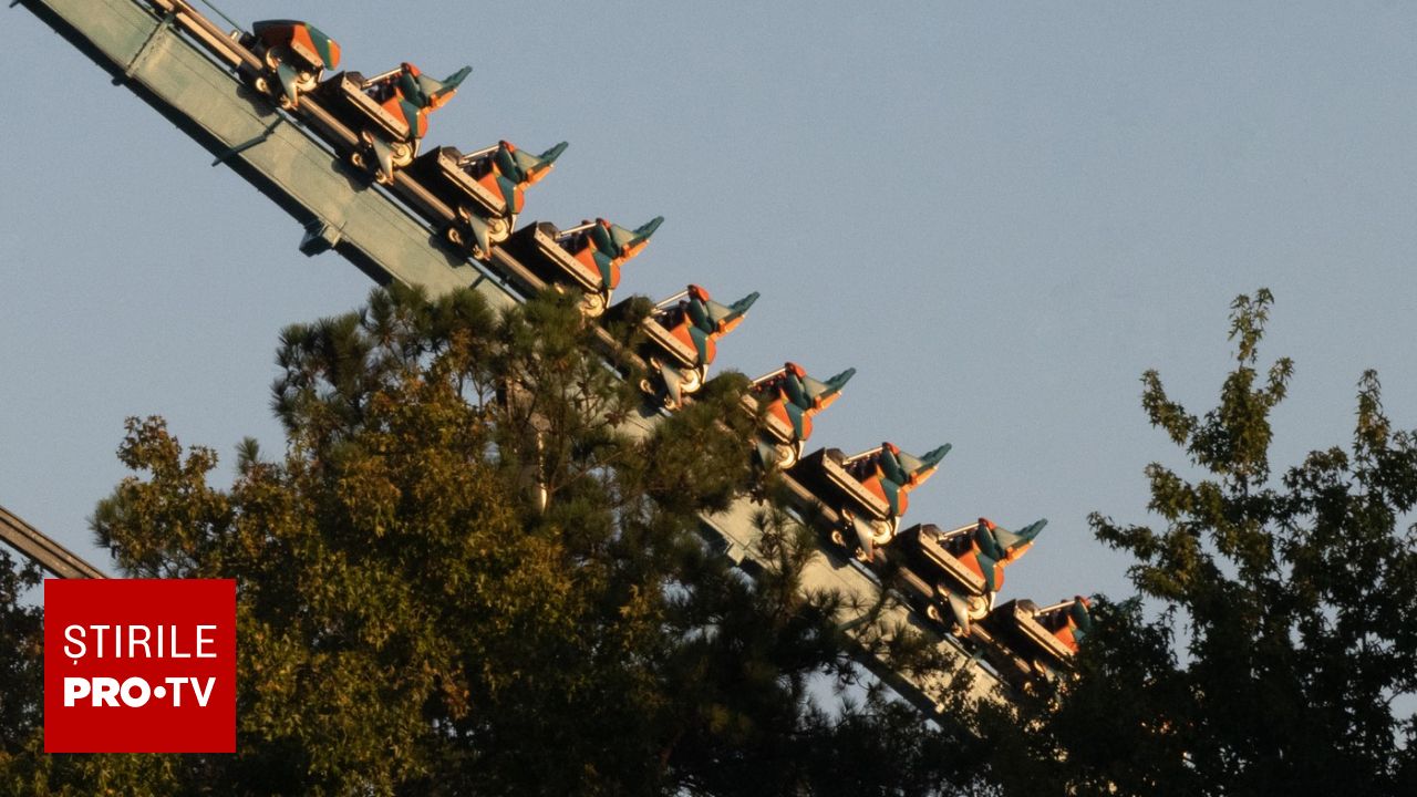 Tragedie într-un parc de distracții din SUA: o persoană a murit după ce un rollercoaster s-a oprit