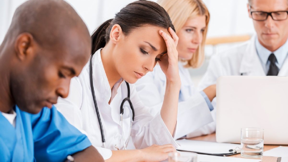 Criză majoră la examenul de medic specialist din 2026: Rate masive de picare și contestări oficiale
