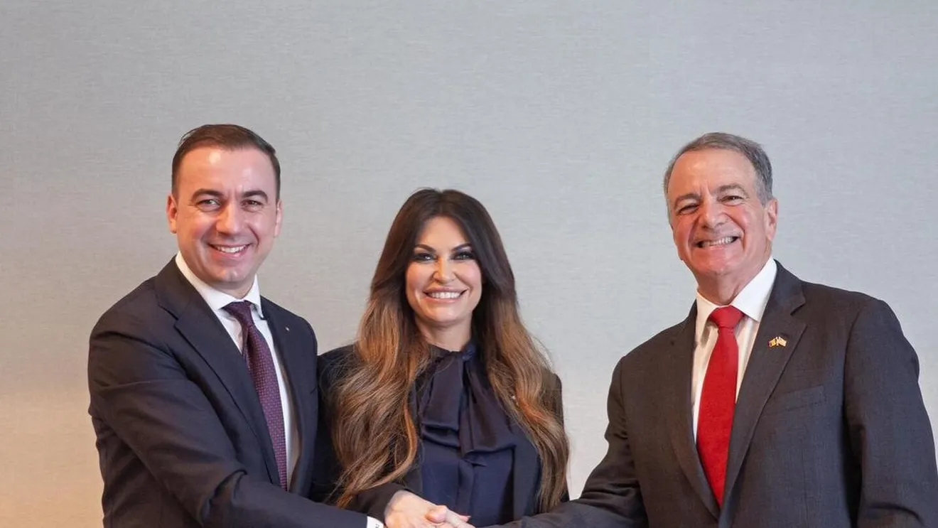 Kimberly Guilfoyle, ambasadorul SUA în Grecia, a demisionat după scandalul care a afectat Guvernul Bolojan