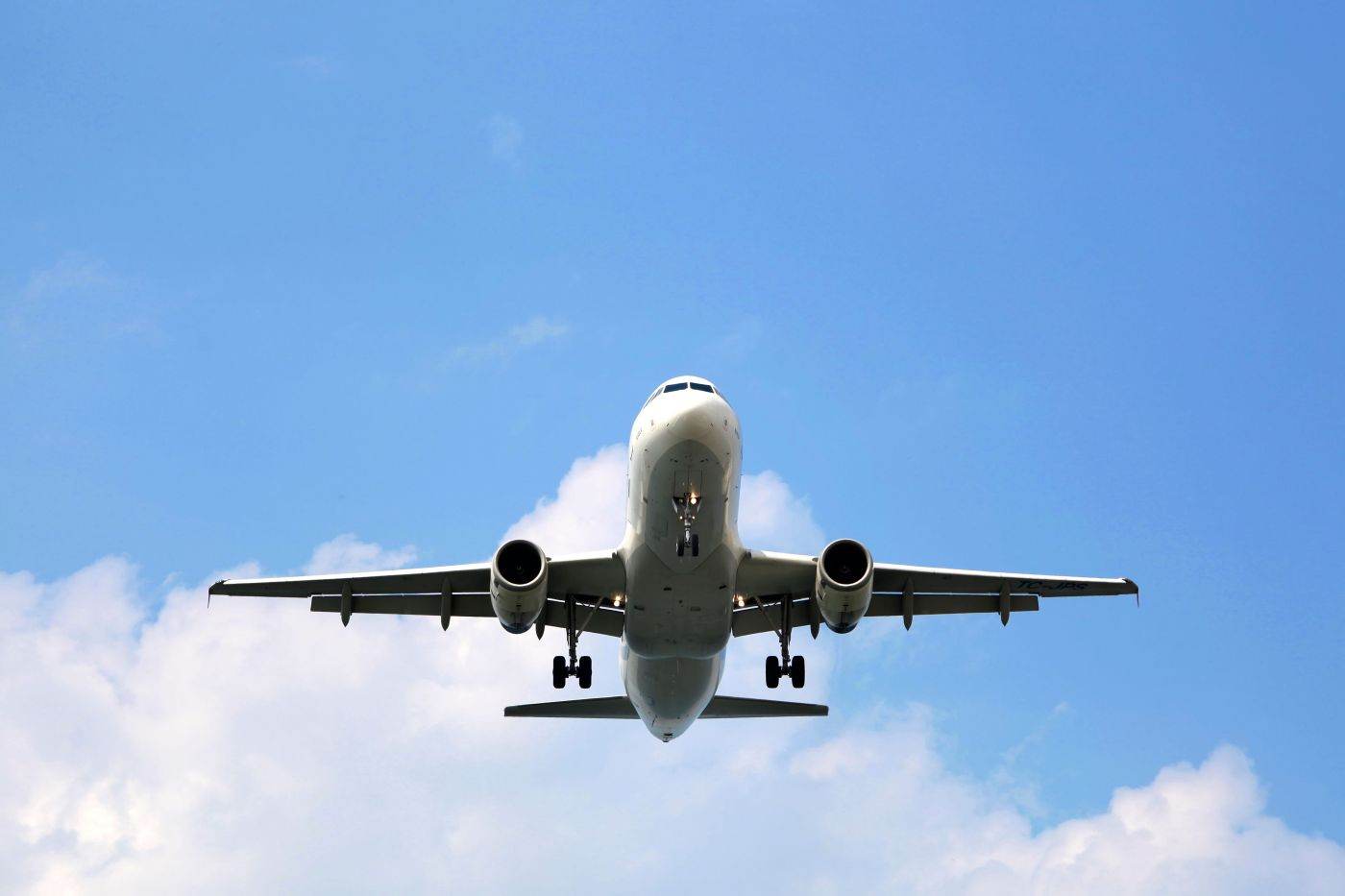 Polonia a suspendat zborurile pe două aeroporturi în urma atacurilor rusești asupra Ucrainei